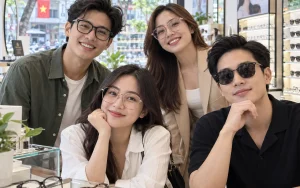 gia">Giá: Liên hệ Tròng đổi màuĐổi màu ngoài nắngTrong suốt khi ở nhàHỗ trợ chống tia UVGiá: Liên hệ [/section
